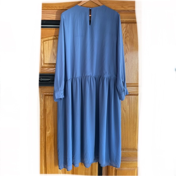 ASOS GLAMOROUS CURVE DRESS Women’s Size 22 Blue Smocked Long Sleeve Midi - Picture 3 of 12